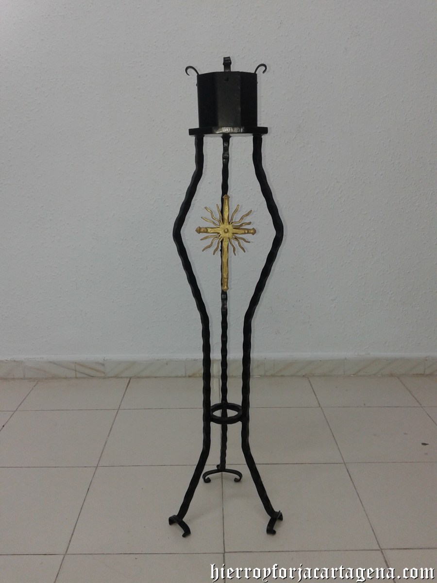 Portacirios con cruz neocatecumenal