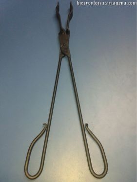 Tenazas de forja para chimeneas y barbacoas