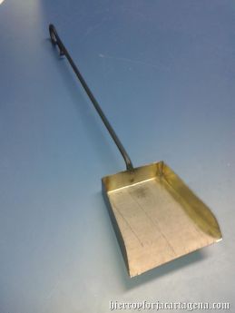 Pala de forja para ceniza de chimeneas y barbacoas