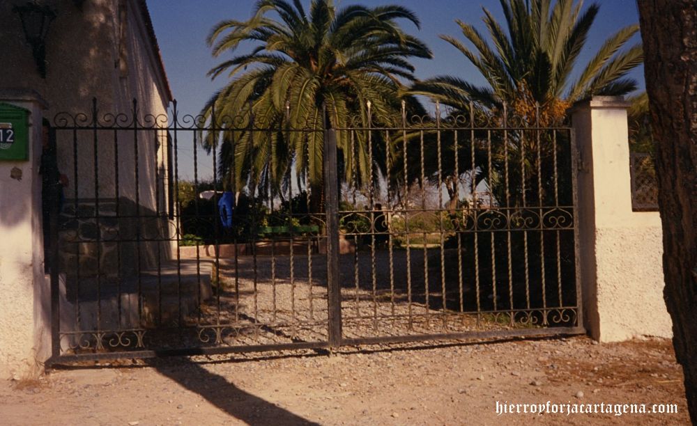 Puertas y barandillas de hierro